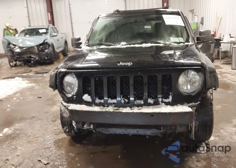 2015 Jeep Patriot Latitude z USA, uszkodzony, nr VIN 1C4NJRFB0FD292735